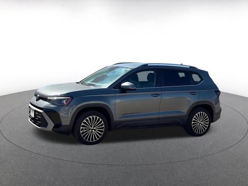 Used 2025 Volkswagen Taos SE FWD image 8