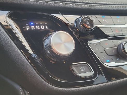 Certified 2025 Chrysler Pacifica Limited image 27