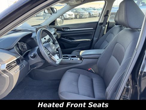 Used 2023 Nissan Altima 2.5 SV w/ SV Premium Package image 3