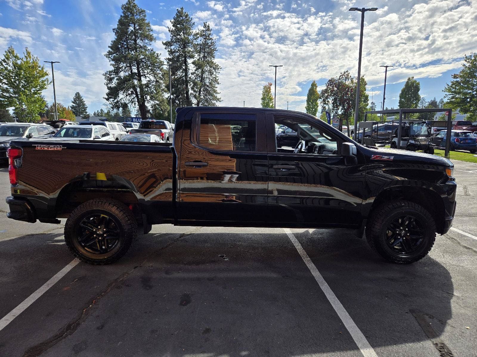Used 2021 Chevrolet Silverado 1500 Custom Trail Boss w/ LPO, Dark Essentials Package AWD/4WD image 6