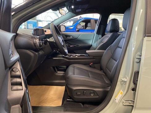 New 2026 Chevrolet Equinox LT w/ Convenience Package II image 8