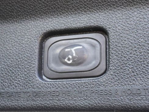 Used 2019 Ford Explorer XLT w/ Equipment Group 202A image 7