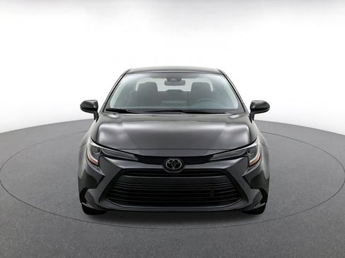Used 2025 Toyota Corolla LE FWD image 2