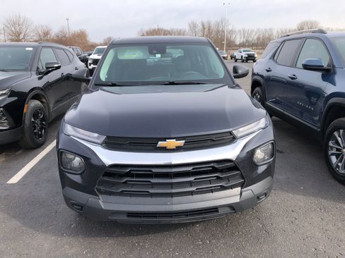 Used 2021 Chevrolet TrailBlazer LS image 2