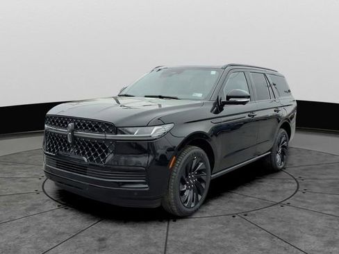 New 2026 Lincoln Navigator Reserve w/ Jet Appearance Package AWD/4WD image 1