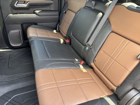 Used 2025 Chevrolet Silverado 1500 High Country AWD/4WD image 34