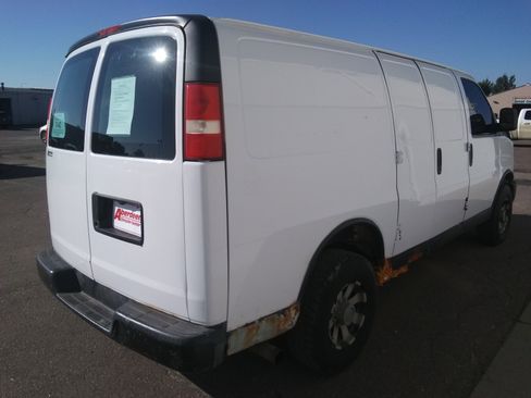 Used 2009 Chevrolet Express 2500 image 5
