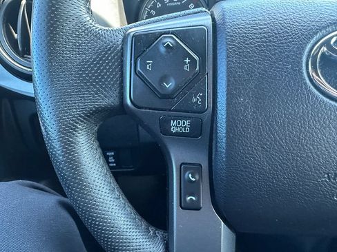 Used 2021 Toyota Tacoma TRD Off-Road w/ TRD Premium Off Road Package AWD/4WD image 19