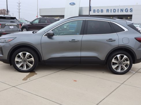 Used 2025 Ford Escape Platinum w/ Premium Technology Package image 8