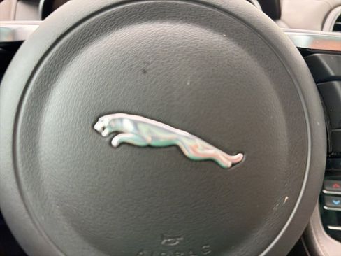 Used 2020 Jaguar F-PACE Prestige image 31