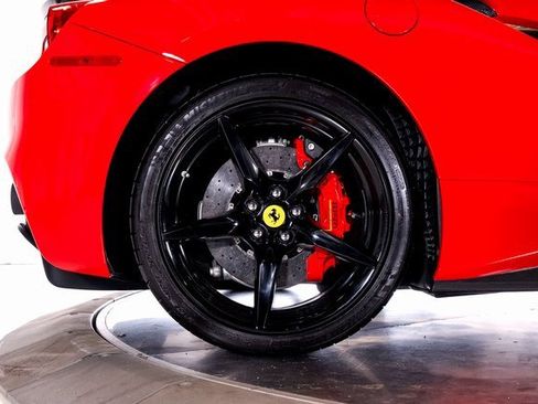 Used 2019 Ferrari 488 Spider image 19