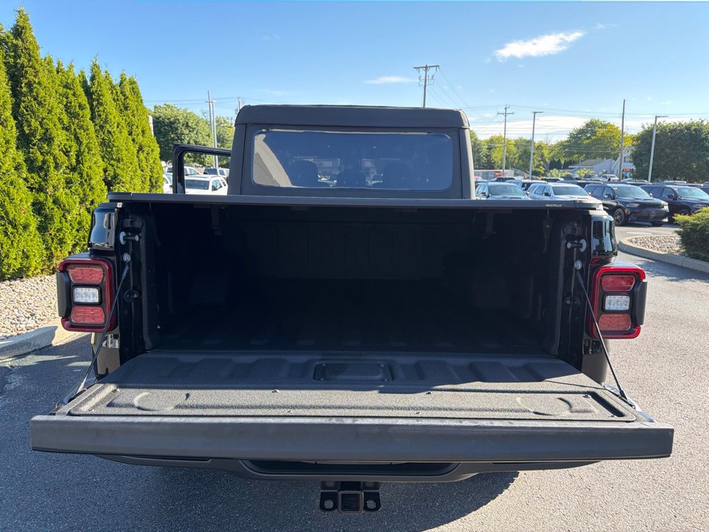 Used 2025 Jeep Gladiator Mojave w/ Convenience Group AWD/4WD image 23