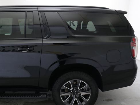 Used 2023 Chevrolet Suburban Z71 w/ Luxury Package image 5