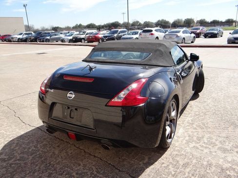 Used 2014 Nissan 370Z Touring w/ Sport Package RWD image 18