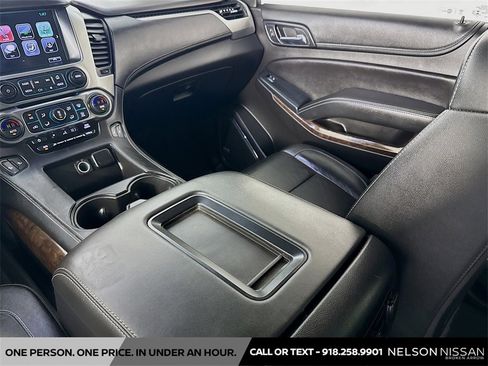 Used 2018 Chevrolet Suburban LT image 23