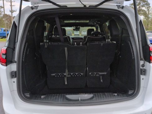 Used 2025 Chrysler Pacifica Limited FWD image 20
