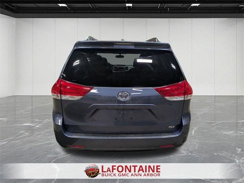 Used 2013 Toyota Sienna XLE image 4