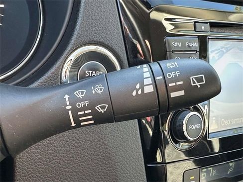 Used 2017 Nissan Rogue Sport SV w/ SV Premium Package image 38