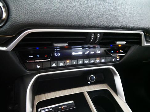 Used 2024 MAZDA CX-90 Plug-In Hybrid w/ Premium Pkg AWD/4WD image 23