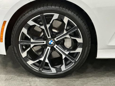 Used 2025 BMW 330i Sedan w/ Premium Package RWD image 32