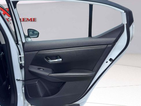 Used 2024 Nissan Sentra SR w/ SR Premium Package FWD image 41