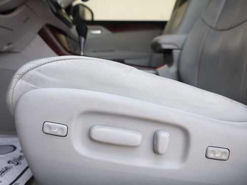 Used 2011 Toyota Avalon Limited FWD image 19