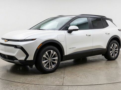 Used 2025 Chevrolet Equinox LT image 3