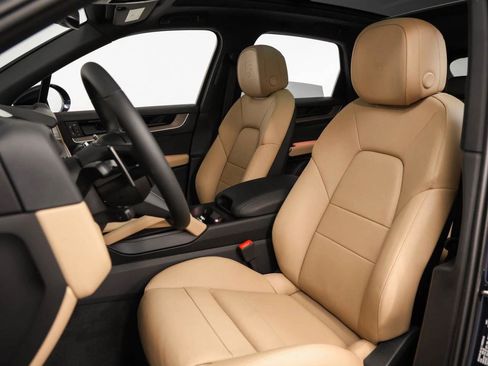 New 2025 Porsche Cayenne image 5