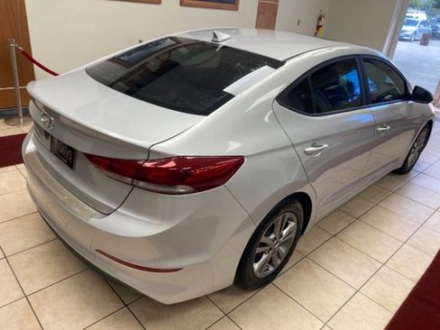 Used 2017 Hyundai Elantra Value Edition FWD image 3