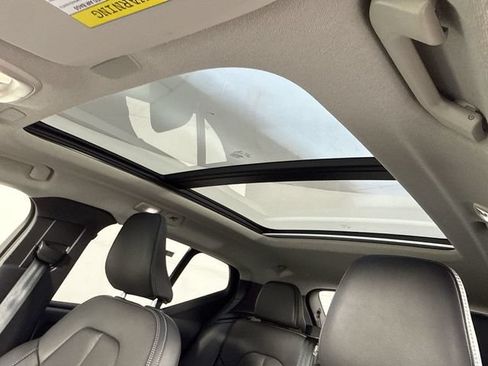 Used 2024 Volvo XC40 B5 Plus w/ Protection Package Premier AWD/4WD image 19