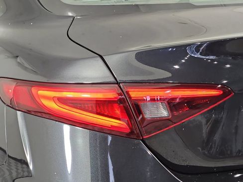 Used 2018 Alfa Romeo Giulia RWD image 29