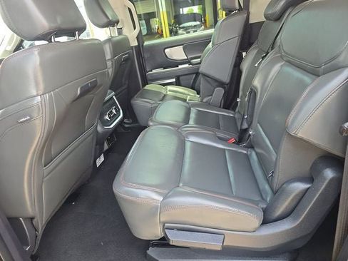 Used 2025 Ford Expedition Max Active AWD/4WD image 19