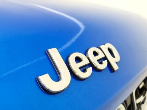 Used 2023 Jeep Grand Cherokee Summit AWD/4WD image 27