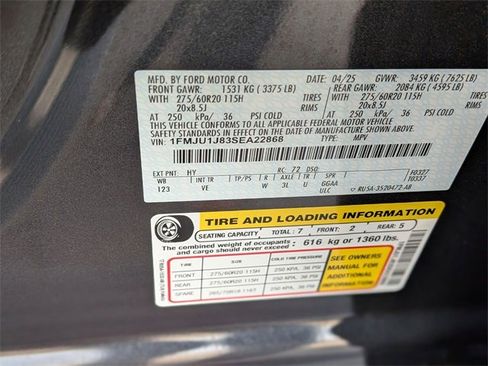 Used 2025 Ford Expedition Active image 43