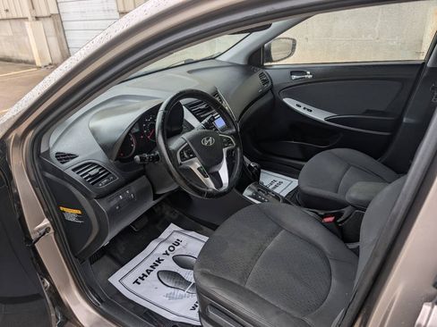 Used 2013 Hyundai Accent SE FWD image 3