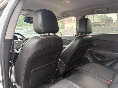 Used 2017 Chevrolet Trax LT w/ LT Convenience Package AWD/4WD image 19
