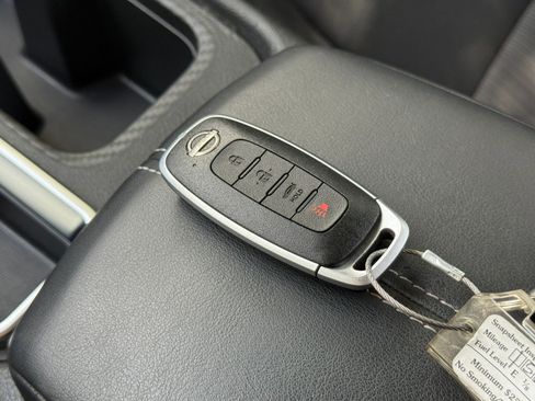 Used 2025 Nissan Sentra SV FWD image 21