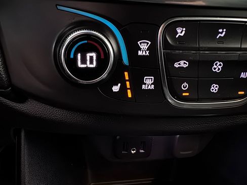 Used 2023 Chevrolet Traverse LT AWD/4WD image 23