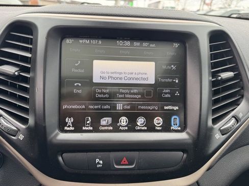 Used 2018 Jeep Cherokee Limited image 18