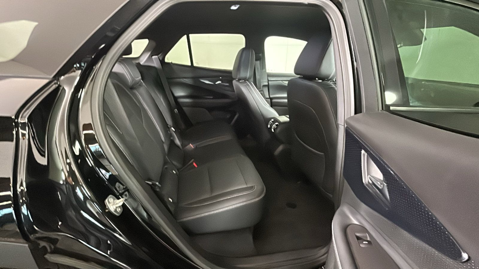 Used 2024 Chevrolet Blazer EV LT AWD/4WD image 34