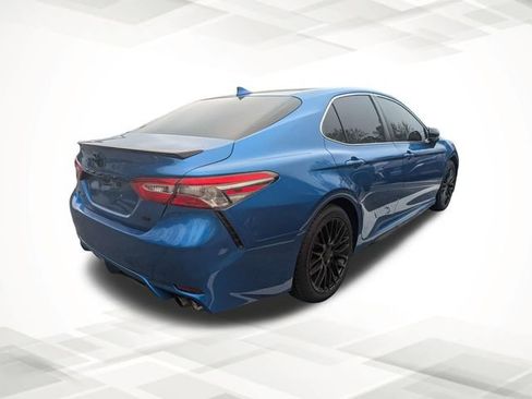 Used 2019 Toyota Camry SE image 3