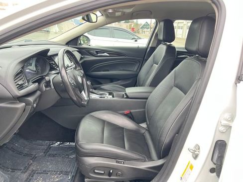 Used 2019 Buick Regal Essence w/ Driver Confidence Package I image 15