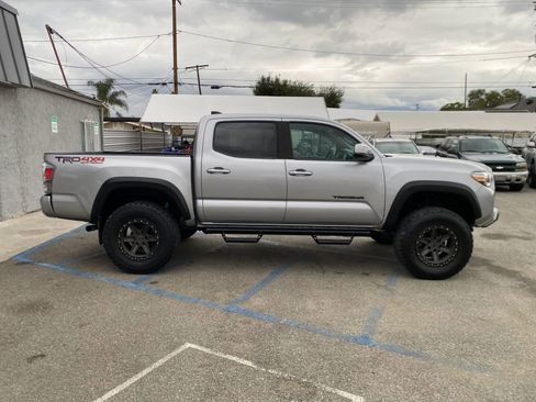 Used 2020 Toyota Tacoma TRD Off-Road image 8