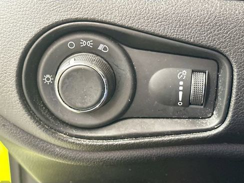 Used 2018 Jeep Renegade Sport w/ Power & Air Group image 10