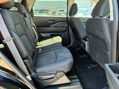 Used 2022 Nissan Pathfinder SV AWD/4WD image 29