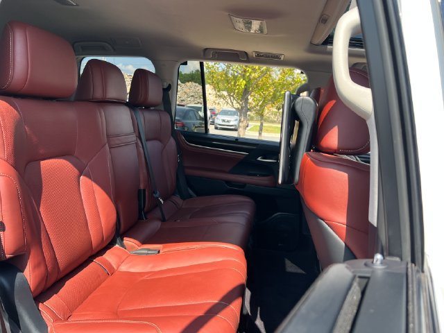 Used 2017 Lexus LX 570 4WD image 30