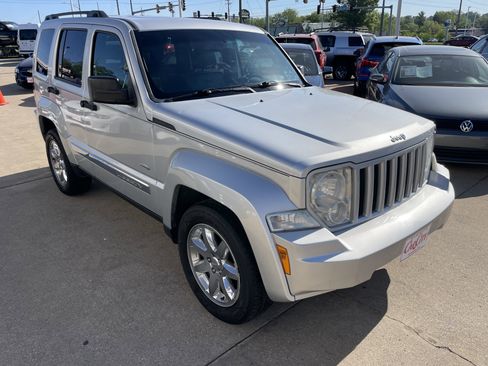Used 2012 Jeep Liberty Sport image 6