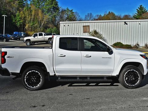 Used 2026 Chevrolet Colorado Z71 w/ Technology Package AWD/4WD image 6
