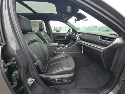 New 2025 Jeep Grand Cherokee Limited AWD/4WD image 11