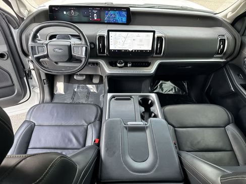 Used 2025 Ford Expedition Max Platinum AWD/4WD image 22